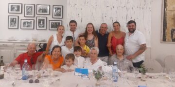 María Ángeles Coria, vecina de Palaciosrubios, celebra su 70 cumpleaños junto a su familia con una comida en Las Cabañas