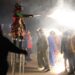AnimARTS devuelve a Peñaranda la pasión por el fuego, la música y la danza en su multitudinario pasacalles pirotécnico Damonion