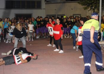 La escuela de verano de Villaflores se lleva el primer premio en el concurso de disfraces de las fiestas patronales de San Agustín