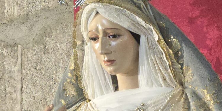 La Virgen de la Esperanza regresa a Peñaranda tras pasar por el taller de Isabel Pantaleón para diversas labores de conservación