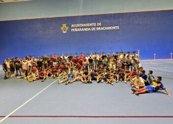 Paradinas Bar Quinto gana el torneo de las 32 horas de fútbol sala en Peñaranda tras vencer en la final a Construcciones Alfayate