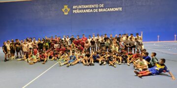 Paradinas Bar Quinto gana el torneo de las 32 horas de fútbol sala en Peñaranda tras vencer en la final a Construcciones Alfayate