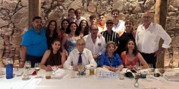 Gabriel y Visitación celebran sus 60 años de feliz matrimonio en una emotiva reunión rodeados de toda su familia