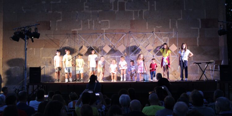 Novedoso pregón de las fiestas patronales de San Bartolo en Huerta este año a cargo de los más pequeños del municipio