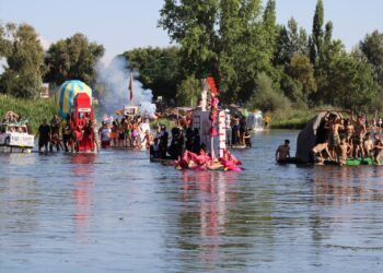 La bajada de los OFNIS en Huerta celebra su XXX edición con un nuevo y rotundo éxito de participación, imaginación y público