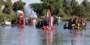 La bajada de los OFNIS en Huerta celebra su XXX edición con un nuevo y rotundo éxito de participación, imaginación y público