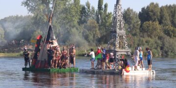 La bajada de los OFNIS en Huerta celebra su XXX edición con un nuevo y rotundo éxito de participación, imaginación y público