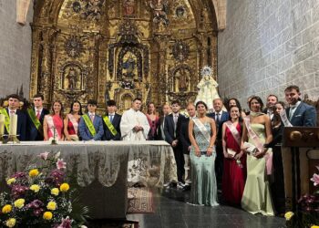 Macotera muestra su devoción a la Virgen de la Encina en una solemne misa con la presencia del diputado Juan Carlos Zaballos