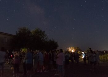 Mancera de Abajo descubre los entresijos del cielo nocturno de la mano del físico teórico e hijo del pueblo Diego Martín González