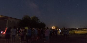 Mancera de Abajo descubre los entresijos del cielo nocturno de la mano del físico teórico e hijo del pueblo Diego Martín González