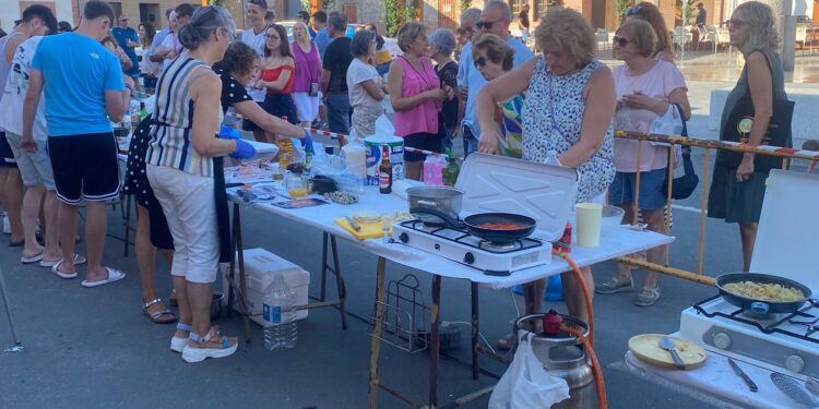 «La Bomba» gana el concurso de pinchos del Verano Cultural en Mancera de Abajo tras competir con otras 12 elaboraciones