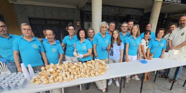 Peñaranda despide sus Ferias y Fiestas con la multitudinaria y tradicional merienda de la carne en la plaza de la Constitución