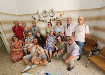 La paradinense Nicolasa Hernández García se convierte en nueva centenaria de la provincia y lo celebra junto a sus sobrinos