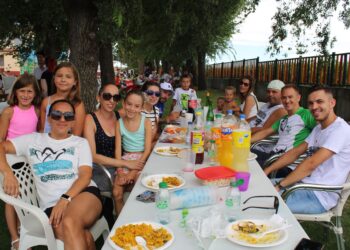 Babilafuente afronta ya la recta final de sus fiestas y comparte una gran paella popular con más de medio millar de raciones