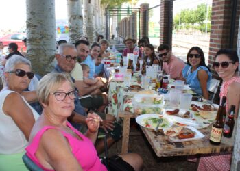 Gran parrillada popular en las fiestas de Palaciosrubios donde se han servido más de 500 raciones entre vecinos y visitantes