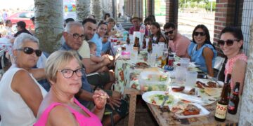 Gran parrillada popular en las fiestas de Palaciosrubios donde se han servido más de 500 raciones entre vecinos y visitantes