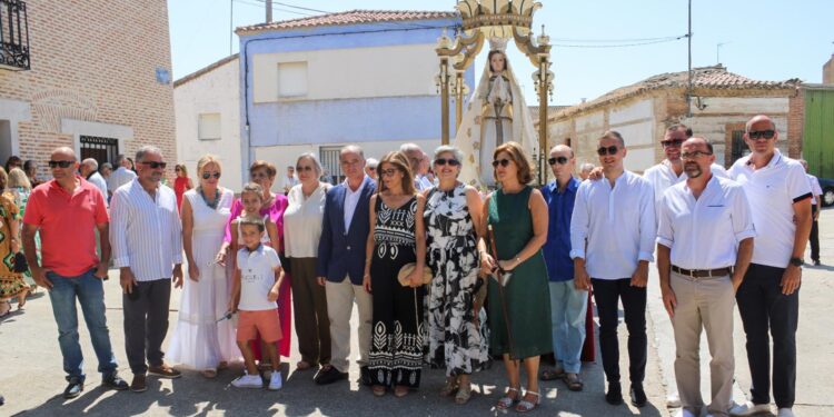 Palaciosrubios despide hoy sus fiestas patronales y honra a la patrona con la misa y la procesión con jotas al son de la dulzaina
