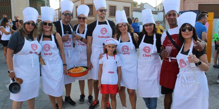 Palaciosrubios inaugura sus fiestas en honor a la Virgen de las Nieves con un animado desfile de disfraces