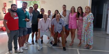 El pabellón de Paradinas de San Juan recibe a los mayores de la localidad en la celebración de una comida de confraternidad