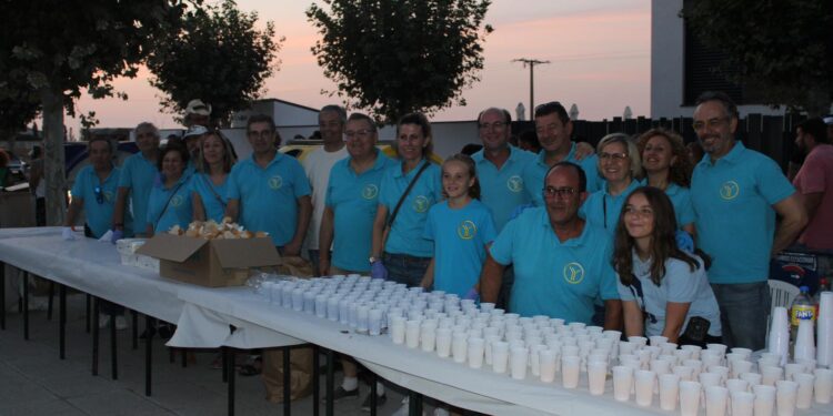 Peñaranda reparte 1.250 raciones de patatas meneás en una gran degustación popular a beneficio de la lucha contra el cáncer