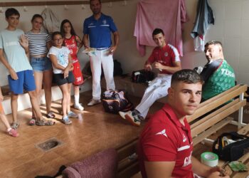 Niños y niñas de Cantalpino participan en un interesante taller de iniciación a la pelota a mano impartido por el club Las Villas