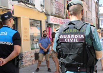 Un varón amenaza presuntamente a su pareja con un arma blanca en Peñaranda y acaba detenido por Policía Local y Guardia Civil