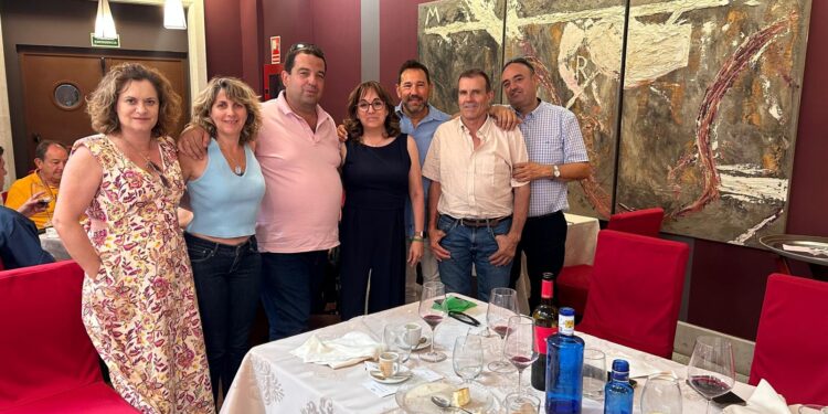 Los quint@s de Cantaracillo nacidos en el año 1969 se juntan para disfrutar de una comida de confraternidad en Las Cabañas
