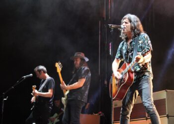 Rulo y la Contrabanda cierran los conciertos de las ferias de Peñaranda ante un público que aplaudió y coreó sus canciones