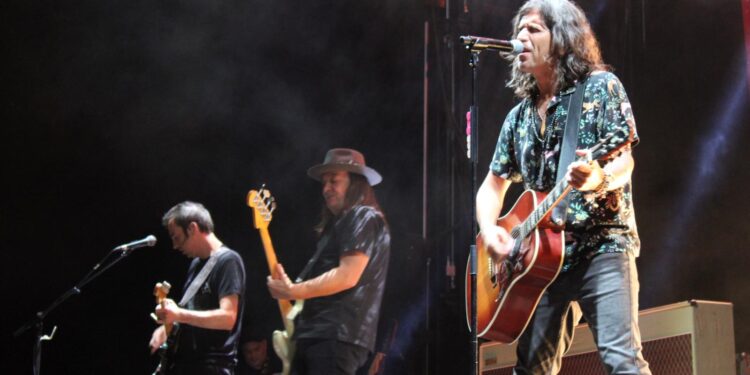 Rulo y la Contrabanda cierran los conciertos de las ferias de Peñaranda ante un público que aplaudió y coreó sus canciones