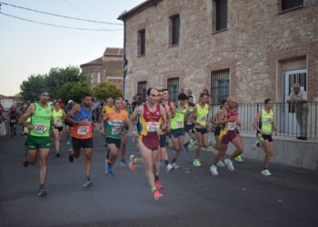 Villar de Gallimazo celebra la XV edición de su carrera popular en la que Juan San José y Esther Cruz se llevan un merecido triunfo