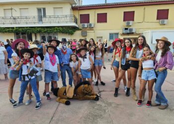 Gran ambiente en el concurso de disfraces de Ventosa del Río Almar que ha dado paso a una gran parrillada en el parque