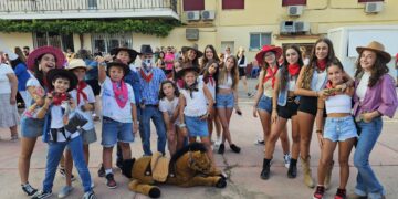 Gran ambiente en el concurso de disfraces de Ventosa del Río Almar que ha dado paso a una gran parrillada en el parque