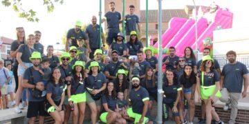 Villaflores celebra su tradicional recorrido de peñas con gran animación en las calles y una destacada asistencia de público