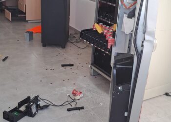 Importantes destrozos en las oficinas e intento de robo de cable en las placas solares de unas naves de cereal en Villaflores