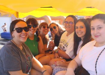 Villaflores vive la primera jornada de sus fiestas de San Agustín con la color race, fiesta de la espuma e hinchables en la plaza