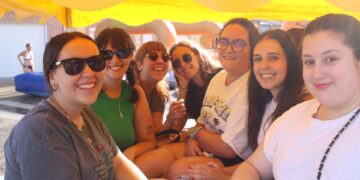 Villaflores vive la primera jornada de sus fiestas de San Agustín con la color race, fiesta de la espuma e hinchables en la plaza