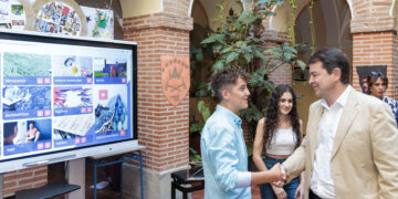 Mañueco anuncia que este curso toda la oferta de FP en Castilla y León será dual con más tiempo de formación en empresas