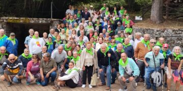 98 personas visitan las cuevas de Valporquero en una excursión organizada por la asociación San Miguel, de Peñaranda