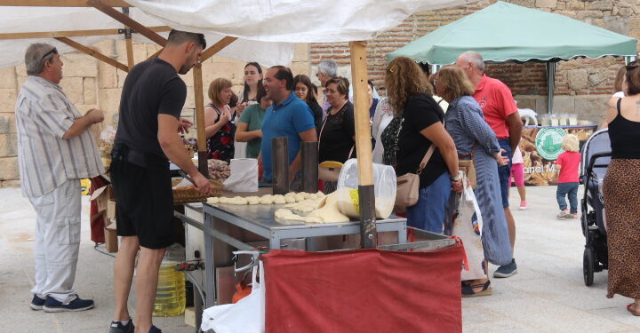 Villoria vive ya un gran ambiente prefestivo con el Mercado Villa Áurea, los juegos tradicionales y la exposición de coches clásicos