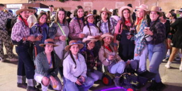 Villoria da el pistoletazo de salida a sus fiestas de la Vega con un recorrido de peñas amenizado por la charanga El Tinglao