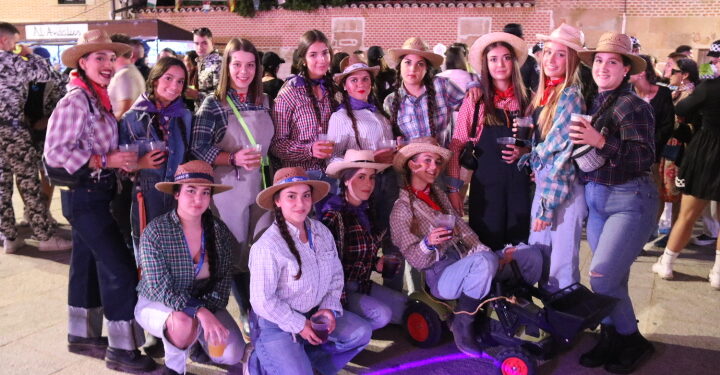 Villoria da el pistoletazo de salida a sus fiestas de la Vega con un recorrido de peñas amenizado por la charanga El Tinglao