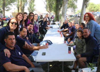 Villoria comparte una gran paella popular en la Alameda con más de 1.700 raciones repartidas entre vecinos y visitantes