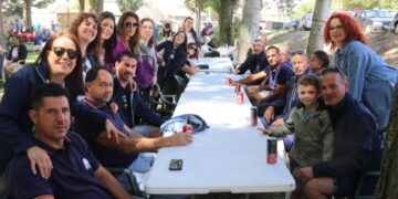 Villoria comparte una gran paella popular en la Alameda con más de 1.700 raciones repartidas entre vecinos y visitantes