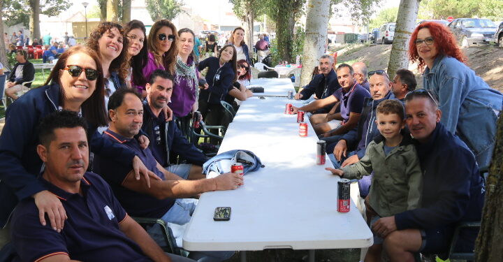 Villoria comparte una gran paella popular en la Alameda con más de 1.700 raciones repartidas entre vecinos y visitantes