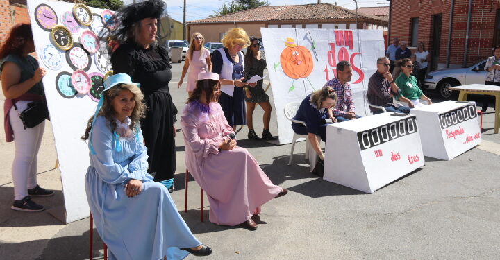 Bóveda del Río Almar despide sus fiestas con una original parodia del televisivo «Un, dos, tres» y con el baile de mediodía