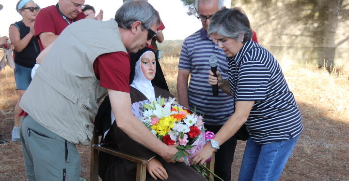 La Marcha Teresiana llega a la comarca con una gran acogida en los pueblos y peticiones de salud dirigidas a la santa andariega