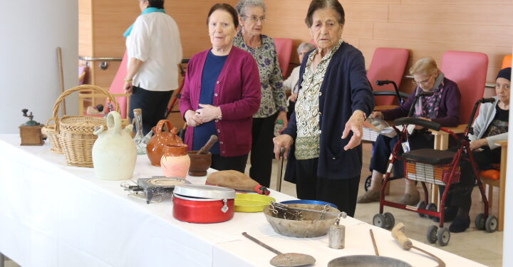Albertia Babilafuente conmemora el Día Mundial del Alzheimer con una exposición que reúne objetos y recuerdos familiares