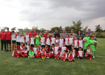 Villoria acoge la presentación del club Promesas Las Villas de fútbol que cuenta ya en sus filas con más de 40 niños y niñas