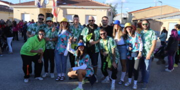 Zorita de la Frontera vive ya sus fiestas de San Miguel con las peñas en sus calles y el emotivo pregón de José Galiano Flores