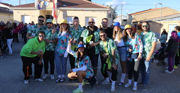 Zorita de la Frontera vive ya sus fiestas de San Miguel con las peñas en sus calles y el emotivo pregón de José Galiano Flores